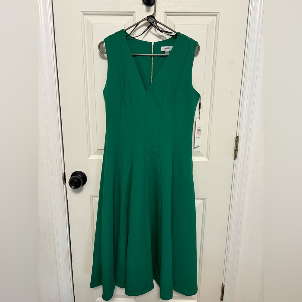 NWT Calvin Klein V-Neck Green Midi Dress